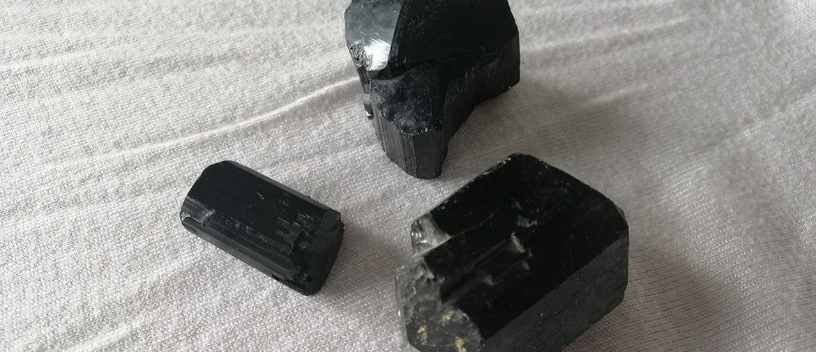 La tourmaline noire est une pierre importante dans le domaine de la lithothérapie