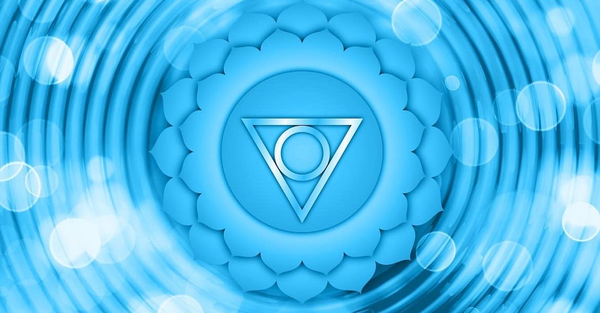 Le chakra de la gorge est le 5ème chakra représenté par la couleur bleue. Il représente la communication
